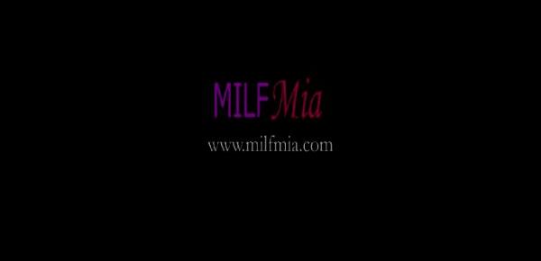  MILF Mia Solo Time for Her Pussy